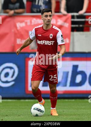 ANTWERP - Jelle Bataille of Royal Antwerp FC during the Belgian Pro League match between Royal Antwerp FC and RSC Anderlecht at the Bosuil Stadium on August 4, 2024 in Antwerp, Belgium. ANP | Hollandse Hoogte | GERRIT VAN COLOGNE Stock Photo