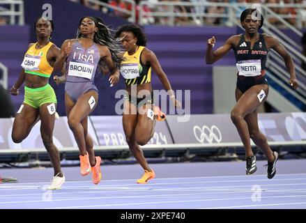 Paris Olympic Games. 5th Aug, 2024.5th August 2024; Paris Olympic Games, Stade de France, Paris, France, Day 10; Athletics, Women's 200m semi final, BROWN Brittany of United States of America wins the heat with NEITA Daryll of Great Britain in second place Credit: Action Plus Sports Images/Alamy Live News Stock Photo