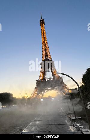 Paris, Fr. 5th Aug, 2024. View of the Eiffel Tower in Paris, France during the 2024 Summer Olympics on August 5, 2024. Credit: Mpi34/Media Punch/Alamy Live News Stock Photo