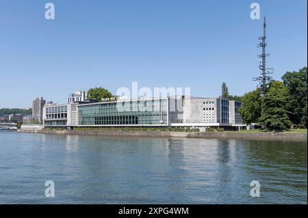 LiÃ ge Belgique Belgie Belgium 29th July 2024 View along the River Meuse / Maas with the Palais de Congres on the banks. liege, luik Stock Photo