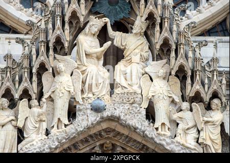 Reims, Kathedrale Notre-Dame, Westfassade, Detail Marienkrönung Stock Photo