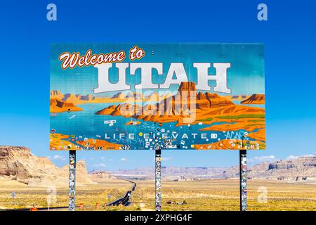 Welcome to Utah sign on the Arizona and Utah state line, USA Stock Photo