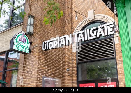 Utopian Tailgate is a tailgate themed restaurant above Second City in the Old Town neighborhood with food, games, and music. Stock Photo