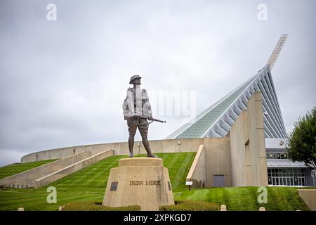 TRIANGLE, Virginia, United States — The 'Iron Mike' statue stands on the grounds of the National Museum of the Marine Corps in Triangle, Virginia. This iconic bronze sculpture depicts a World War I-era Marine in combat gear, representing the determined spirit of the Marine Corps. The statue, based on the original at Marine Corps Base Quantico, is a tribute to the Marines who fought in the Battle of Belleau Wood in 1918. Stock Photo