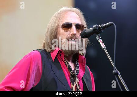 Tom Petty and the Heartbreakers perform in concert at Forest Hills Stadium in Forest Hills, New York. Stock Photo