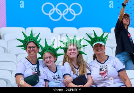 Fans USA Statue of Liberty at the women Olympic semifinal match GERMANY - USA 0-1 n.V. at Stade de Lyon in Lyon  at Aug 6, 2024 in Lyon, France.   Season 2024/2025 Photographer: Peter Schatz Stock Photo