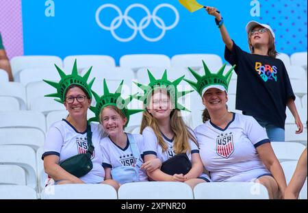 Fans USA Statue of Liberty at the women Olympic semifinal match GERMANY - USA 0-1 n.V. at Stade de Lyon in Lyon  at Aug 6, 2024 in Lyon, France.   Season 2024/2025 Photographer: Peter Schatz Stock Photo