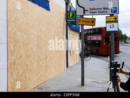 Walthamstow, London, UK. 7th Aug 2024. Far right protests and counter ptotests: shops boarded up in Walthamstow ahead of potential trouble. Credit: Matthew Chattle/Alamy Live News Stock Photo