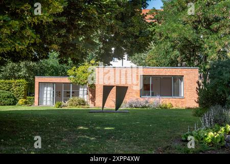 Mies van der Rohe, Haus Lemke, Bauhausstil, Architektur, Hohenschönhausen, Berlin Haus Lemke, das letzte von Ludwig Mies van de Rohe in Deutschland entworfene Wohnhaus vor seiner Emigration 1938. Hohenschönhausen, Oberseestraße, Berlin *** Mies van der Rohe, Haus Lemke, Bauhaus style, architecture, Hohenschönhausen, Berlin Haus Lemke, the last residential building designed by Ludwig Mies van de Rohe in Germany before his emigration in 1938 Hohenschönhausen, Oberseestraße, Berlin Stock Photo