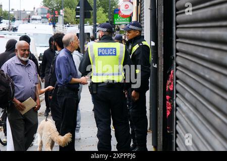 Walthamstow, London, UK. 7th Aug 2024. Far right protests and counter ptotests, a heavy police presence as shops are closed and boarded up in Walthamstow ahead of potential trouble. Credit: Matthew Chattle/Alamy Live News Stock Photo