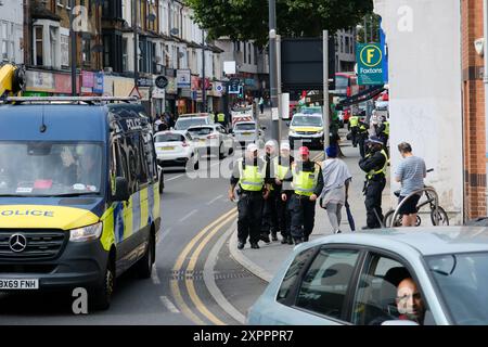 Walthamstow, London, UK. 7th Aug 2024. Far right protests and counter ptotests, a heavy police presence as shops are closed and boarded up in Walthamstow ahead of potential trouble. Credit: Matthew Chattle/Alamy Live News Stock Photo