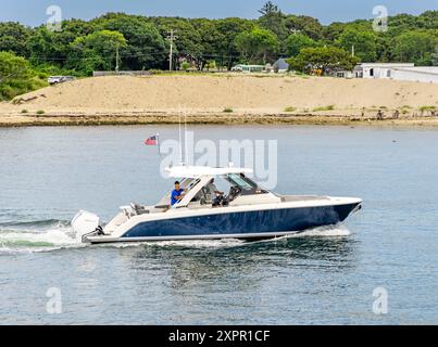 power boat underway off gosmans Stock Photo