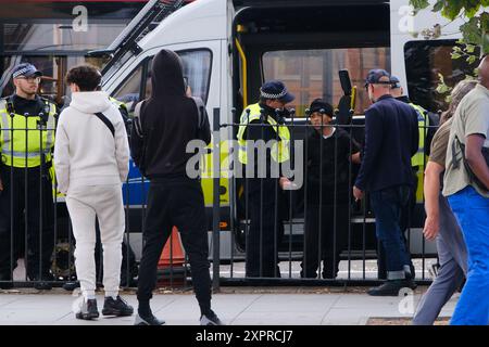 Walthamstow, London, UK. 7th Aug 2024. Far right protests and counter ptotests, a heavy police presence ahead of potential trouble. Credit: Matthew Chattle/Alamy Live News Stock Photo