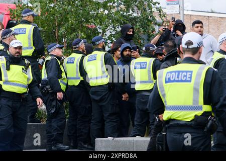 Walthamstow, London, UK. 7th Aug 2024. Far right protests and counter ptotests, a heavy police presence ahead of potential trouble. Credit: Matthew Chattle/Alamy Live News Stock Photo