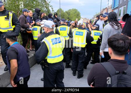 Walthamstow, London, UK. 7th Aug 2024. Far right protests and counter ptotests, a heavy police presence ahead of potential trouble. Credit: Matthew Chattle/Alamy Live News Stock Photo