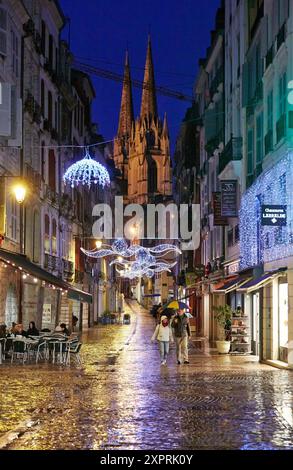 Rain, Christmas decoration, Sainte-Marie Cathedral, Bayonne, Aquitaine, Pyrénées-Atlantiques, Basque country, 64, France Stock Photo