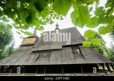 iglesia de San Felipe y Jacob, construida en 1516 , SÄ. kowa, voivodato de la Pequeña Polonia, Cárpatos, Polonia, europe. Stock Photo