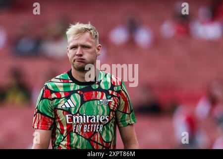 London, UK. 07th Aug, 2024. Arsenal goalkeeper Aaron Ramsdale reacts whilst warming up prior to kick offduring the Arsenal FC v Bayer 04 Leverkusen pre-season friendly match at the Emirates Stadium, London, England, United Kingdom on 7 August 2024 Credit: Every Second Media/Alamy Live News Stock Photo