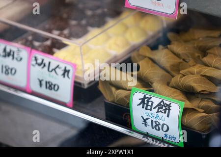 Traditional handmadeKashiwa mochi dispaly in the store. it's a wagashi (Japanese confection) of white mochi surrounding a sweet anko (red bean paste) Stock Photo