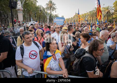 Institutional event near the Parliament of Catalonia to receive Carles Puigdemont. Pro-independence entities and political parties participate, moments before the Investiture Plenary begins to invest Salvador Illa as the new president of the Generalitat of Catalonia. Acto institucional cerca del Parlament de Catalunya para recibir a Carles Puigdemont. Participan entidades independentistas y partidos políticos, instantes antes que empiece el Pleno de Investidura para investir a Salvador Illa nuevo presidente de la Generalitat de Catalunya. In the pic: Carles Puigdemont News Politics - Barc Stock Photo