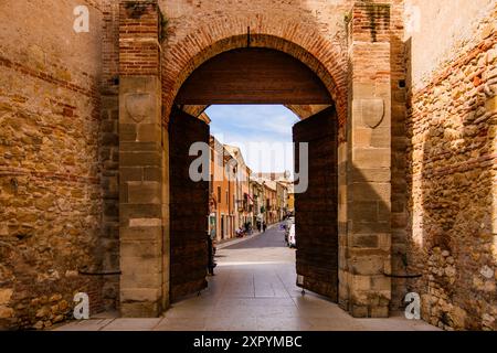 SOAVE, ITALY – MAY 10, 2024:Castello di Soave. The historic castle overlooks lush vineyards, representing the region’s rich winemaking tradition and m Stock Photo