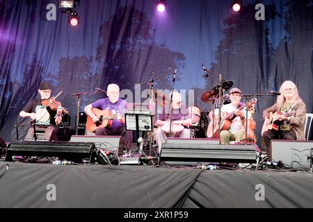 Williamscot, UK. 08th Aug, 2024. L-R Ric Sanders, Simon Nicol, Dave Mattacks, David Pegg and Chris Leslie from the British folk band Fairport Convention performing live on stage at Cropredy Festival. (Photo by Dawn Fletcher-Park/SOPA Images/Sipa USA) Credit: Sipa USA/Alamy Live News Stock Photo