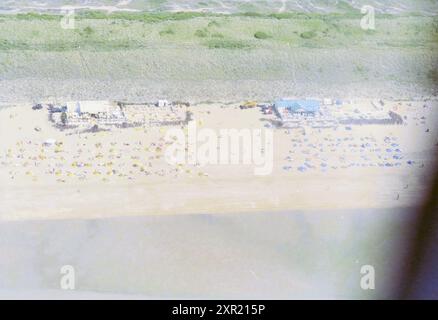 Aerial view of Zandvoort beach, Zandvoort, 19-07-1996, Whizgle Dutch News: Historic Images Tailored for the Future. Explore The Netherlands past with modern perspectives through Dutch agency imagery. Bridging yesterday's events with tomorrow's insights. Embark on a timeless journey with stories that shape our future. Stock Photo