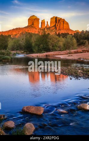 Cathedral Rock reflecting in Oak Creek at Red Rock Crossing in Sedona, Arizona, at sunset. (USA) Stock Photo