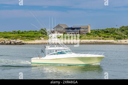 power boat underway off gosmans Stock Photo