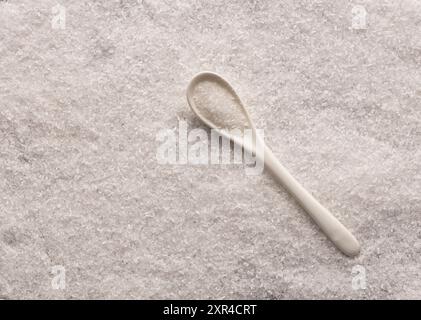 Magnesium chloride flakes, ionic mineral compound - Sea salt Stock Photo