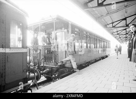 Restored railway carriage + hr. Karskens, Treinen, 12-04-1977, Whizgle Dutch News: Historic Images Tailored for the Future. Explore The Netherlands past with modern perspectives through Dutch agency imagery. Bridging yesterday's events with tomorrow's insights. Embark on a timeless journey with stories that shape our future. Stock Photo