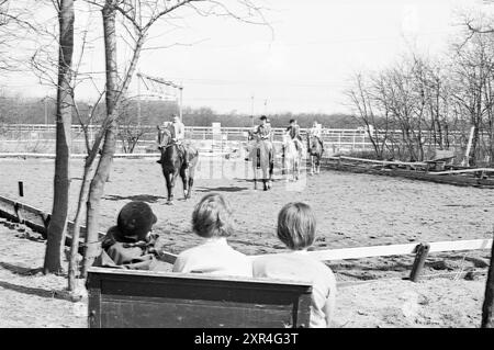 Kennemer horse riding school Santpoort, Manege, 15-04-1964, Whizgle Dutch News: Historic Images Tailored for the Future. Explore The Netherlands past with modern perspectives through Dutch agency imagery. Bridging yesterday's events with tomorrow's insights. Embark on a timeless journey with stories that shape our future. Stock Photo