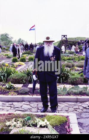 May 10 commemoration, Overveen, Overveen, 09-05-1999, Whizgle Dutch News: Historic Images Tailored for the Future. Explore The Netherlands past with modern perspectives through Dutch agency imagery. Bridging yesterday's events with tomorrow's insights. Embark on a timeless journey with stories that shape our future. Stock Photo