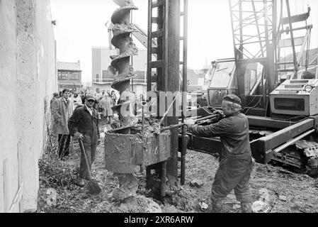 First pile of butter factory site, First pile, Haarlem, Leidsevaart, The Netherlands, 07-04-1982, Whizgle Dutch News: Historic Images Tailored for the Future. Explore The Netherlands past with modern perspectives through Dutch agency imagery. Bridging yesterday's events with tomorrow's insights. Embark on a timeless journey with stories that shape our future. Stock Photo