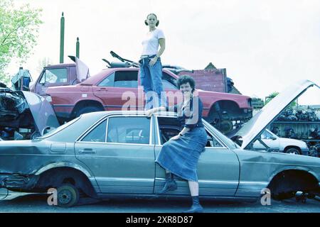 Two ladies in a junkyard, Whizgle Dutch News: Historic Images Tailored for the Future. Explore The Netherlands past with modern perspectives through Dutch agency imagery. Bridging yesterday's events with tomorrow's insights. Embark on a timeless journey with stories that shape our future. Stock Photo