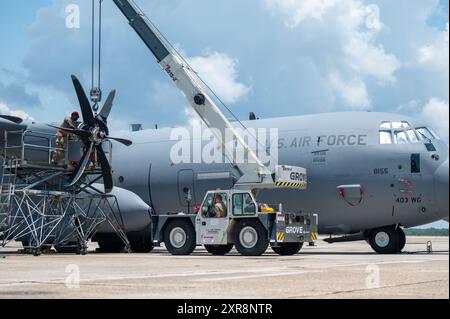 Master Sgt. Brandon Reichert, Master Sgt. Michael Johnson and Senior Airman Nicholas Andrews, 803rd Aircraft Maintenance Squadron engine propulsion te Stock Photo