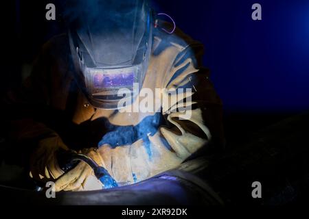 MIG welder working on pipe at the Weir service center, Tucson AZ Stock Photo