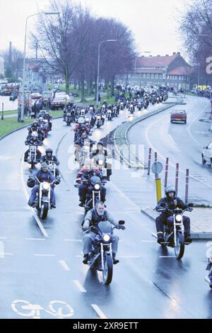 Funeral Hells Angel in Haarlem, Haarlem, The Netherlands, 27-02-2000, Whizgle Dutch News: Historic Images Tailored for the Future. Explore The Netherlands past with modern perspectives through Dutch agency imagery. Bridging yesterday's events with tomorrow's insights. Embark on a timeless journey with stories that shape our future. Stock Photo