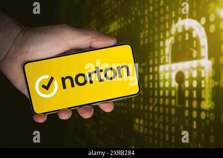 Norton software - logo displayed on mobile device Stock Photo