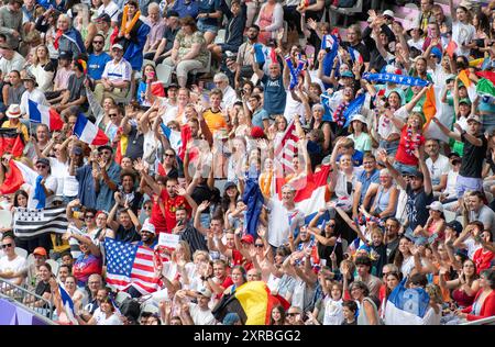 Stade de France, Saint Denis, France, 9th August, 2024. Athletics - Large group of supporters and fans in the stands waving at the camera - Jacques Julien / Alamy Live News Stock Photo