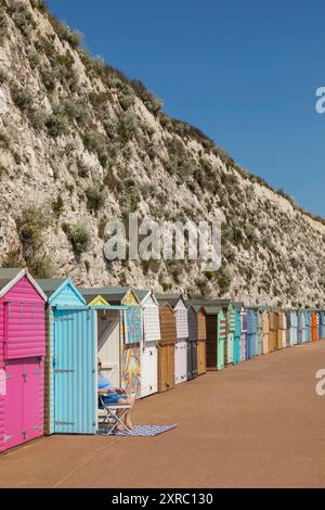 England, Kent, Broadstairs, Stone Bay, Long Row of Colourful Beach Huts Stock Photo