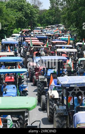 Noida, India. 09th Aug, 2024. GREATER NOIDA, INDIA - AUGUST 9: Traffic remained disrupted in Greater Noida on Friday as a tractor march taken out by the Bharatiya Kisan Union (BKU) from Greater Noida Zero Point towards the Surajpur Collectorate Office was stopped by the police, leading to a clash between farmers and police officers on August 9, 2024 in Greater Noida, India. (Photo by Sunil Ghosh/Hindustan Times/Sipa USA) Credit: Sipa USA/Alamy Live News Stock Photo