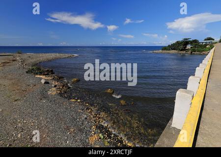 592 Highway bridge crossing the Rio Yumuri River next to its mouth in Boca de Yumuri community at the beginning of the river canyon. Baracoa-Cuba. Stock Photo