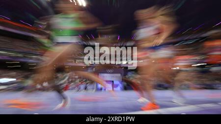 Paris, France. 9th Aug, 2024. Athletes compete during the women's 10000m final of Athletics at the Paris 2024 Olympic Games in Paris, France, Aug. 9, 2024. Credit: Li Ming/Xinhua/Alamy Live News Stock Photo