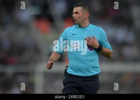 Referee Michael Oliver during the Sela Cup match between Newcastle United and FC Girona at St. James's Park, Newcastle on Friday 9th August 2024. (Photo: Scott Llewellyn | MI News) Credit: MI News & Sport /Alamy Live News Stock Photo