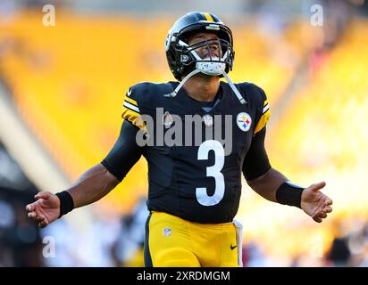 Hookstown, Pennsylvania, USA. 9th Aug, 2024. Pittsburgh Steelers quarterback RUSSELL WILSON (3) during pregame for the NFL football game between the Pittsburgh Steelers and the Houston Texans in Pittsburgh, Pennsylvania. (Credit Image: © Brent Gudenschwager/ZUMA Press Wire/Alamy Live News) EDITORIAL USAGE ONLY! Not for Commercial USAGE! Stock Photo