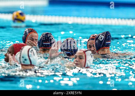 Paris, France. 10th Aug, 2024. PARIS, FRANCE - AUGUST 10: players of the Netherlands celebrate the win during the Water Polo - Olympic Games Paris 2024 match between Netherlands and USA on Day 15 at La Defense on August 10, 2024 in Paris, France. (Photo by Andre Weening/Orange Pictures) Credit: Orange Pics BV/Alamy Live News Stock Photo