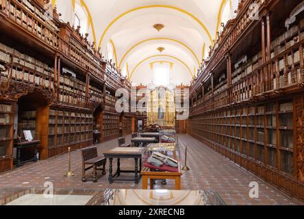 Ancient library; the Biblioteca Palafoxiana, or the Palafoxiana library interior, founded 1646, oldest library in the Americas; Puebla, Mexico Stock Photo