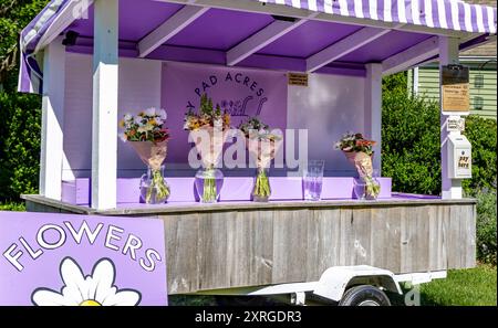 road side farm stand selling flowers on the north fork Stock Photo