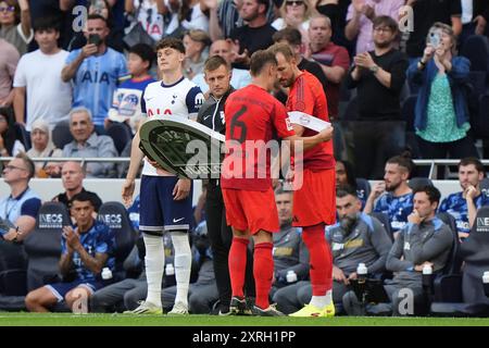 Bayern Munich's Harry Kane, right, celebrates scoring his second goal